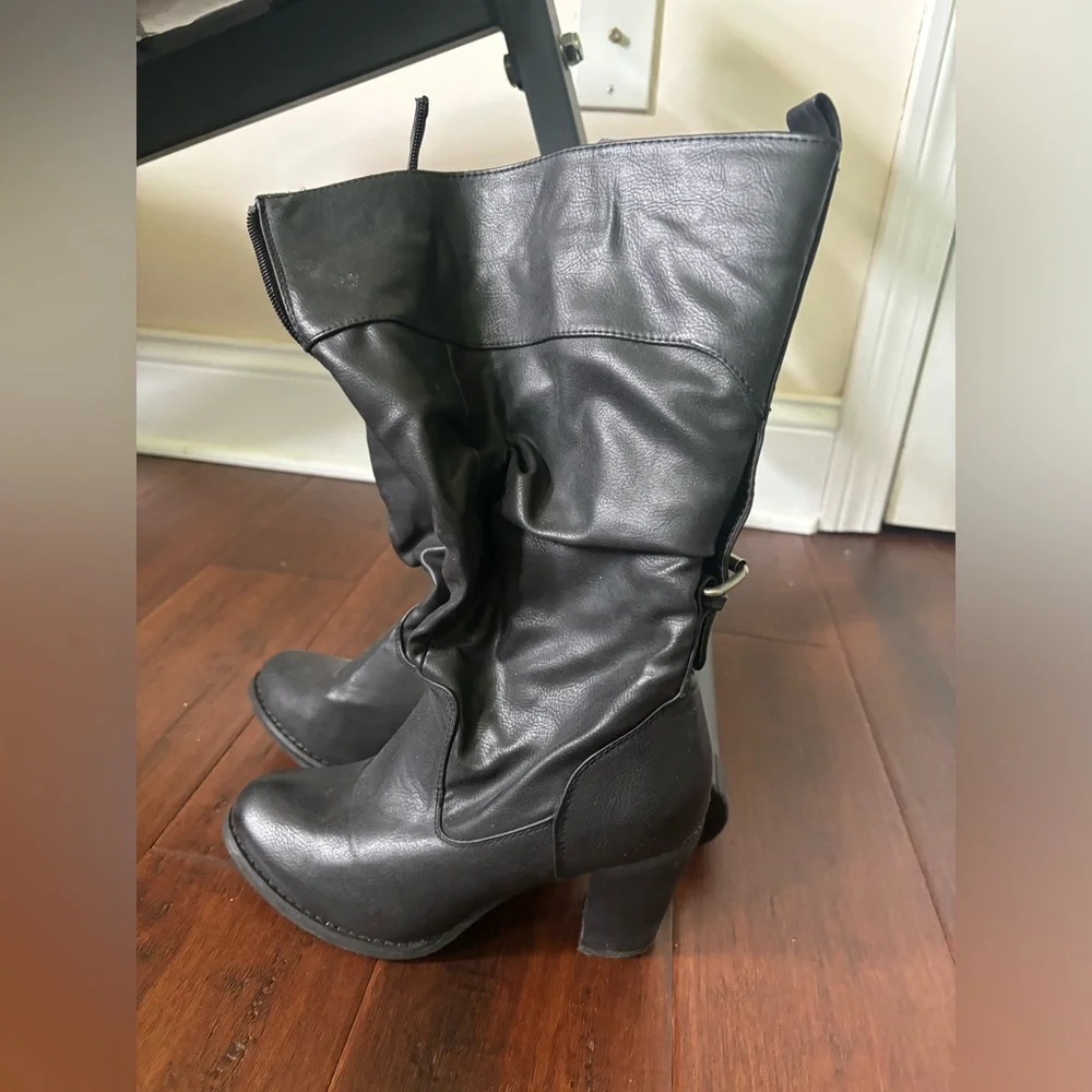 Boots - Picture 1 of 4
